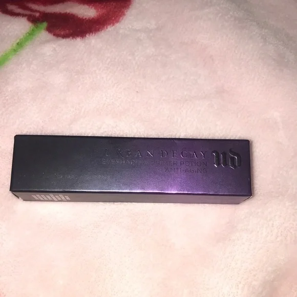 Urban Decay eyeshadow primer - Picture 2 of 6